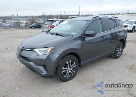 2017 Toyota Rav4 Le z USA, uszkodzony, nr VIN JTMBFREV4HJ138422